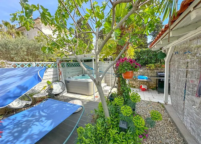 Beachfront House With Private Jacuzzi And Garden Zadar