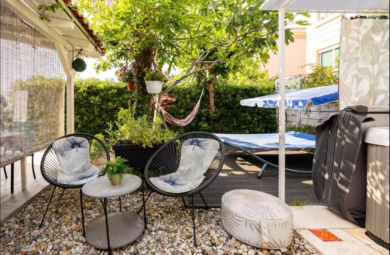 Beachfront House With Private Jacuzzi And Garden *