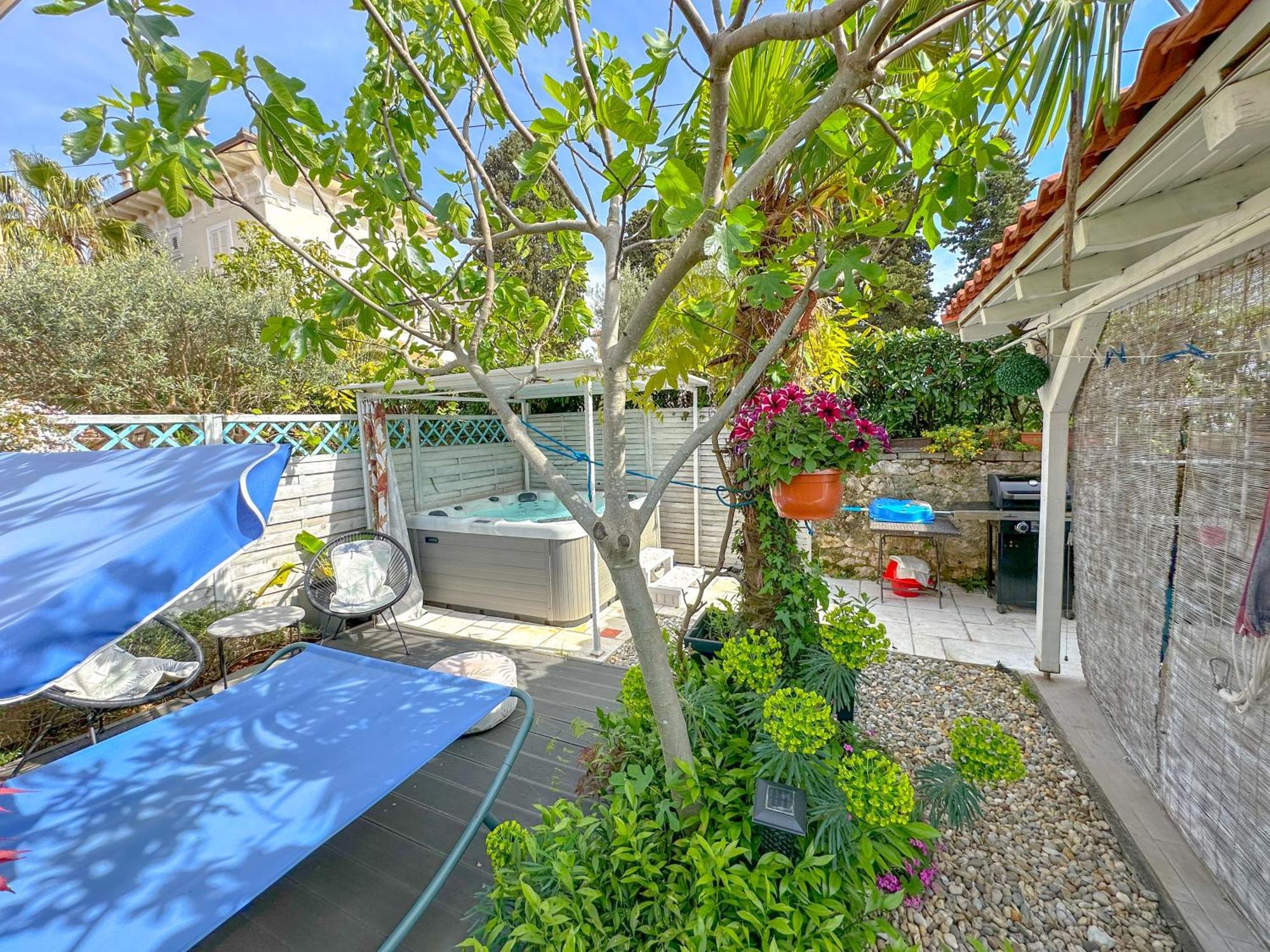 Apartamento Beachfront House With Private Jacuzzi And Garden *