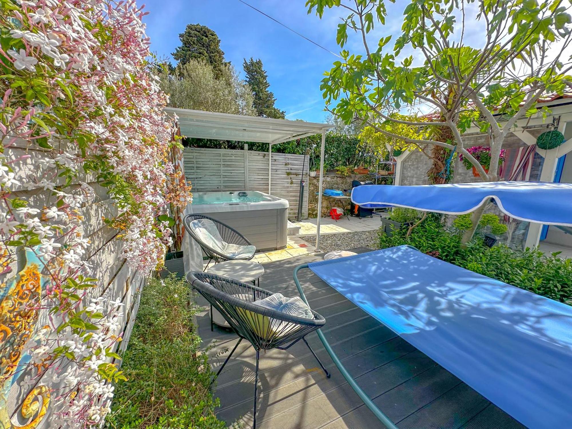 Beachfront House With Private Jacuzzi And Garden *