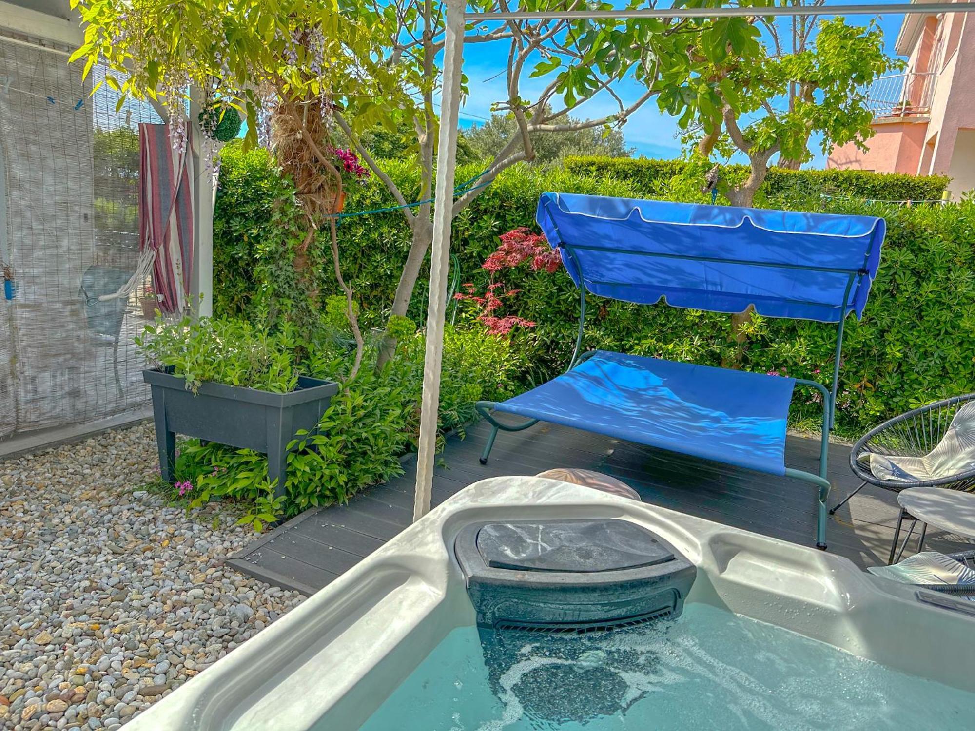 Beachfront House With Private Jacuzzi And Garden * Zadar