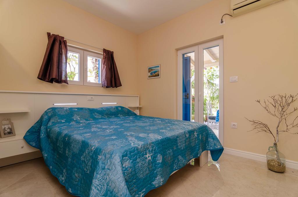 Apartamento Beachfront House With Private Jacuzzi And Garden Zadar