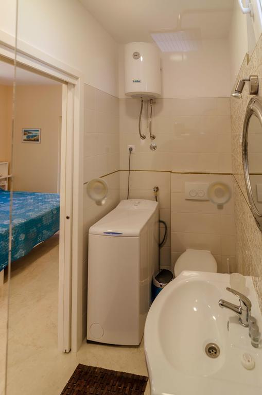 Beachfront House With Private Jacuzzi And Garden Apartment Zadar