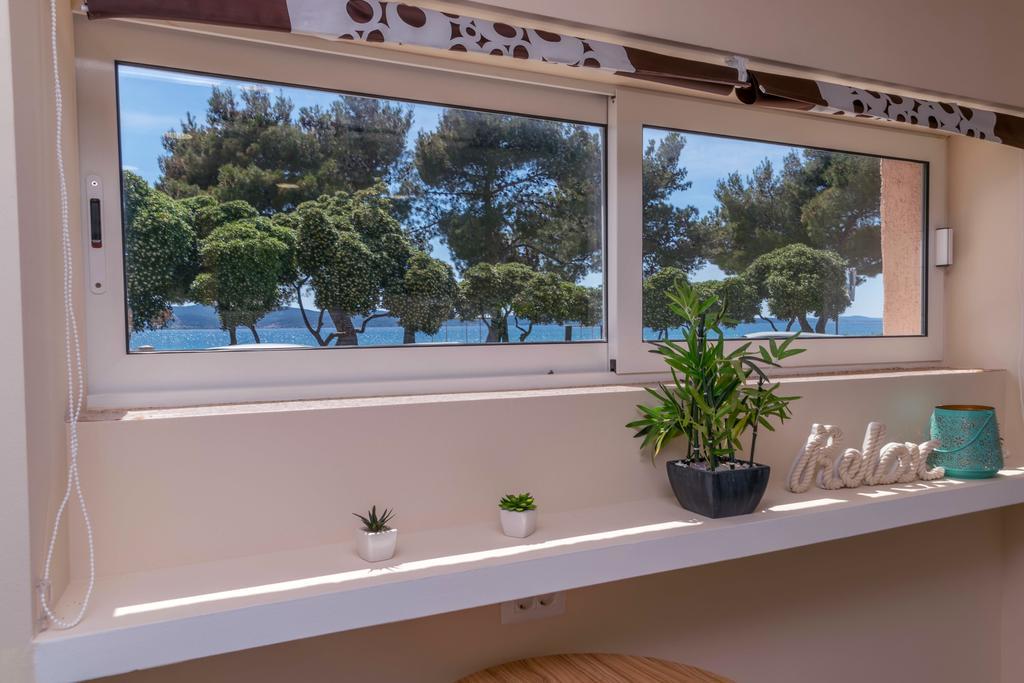 Beachfront House With Private Jacuzzi And Garden Apartamento Zadar
