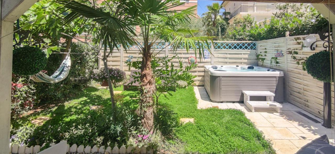 Beachfront House With Private Jacuzzi And Garden *